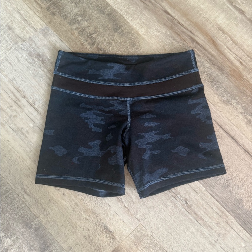 Lululemon camouflage shorts size 4
